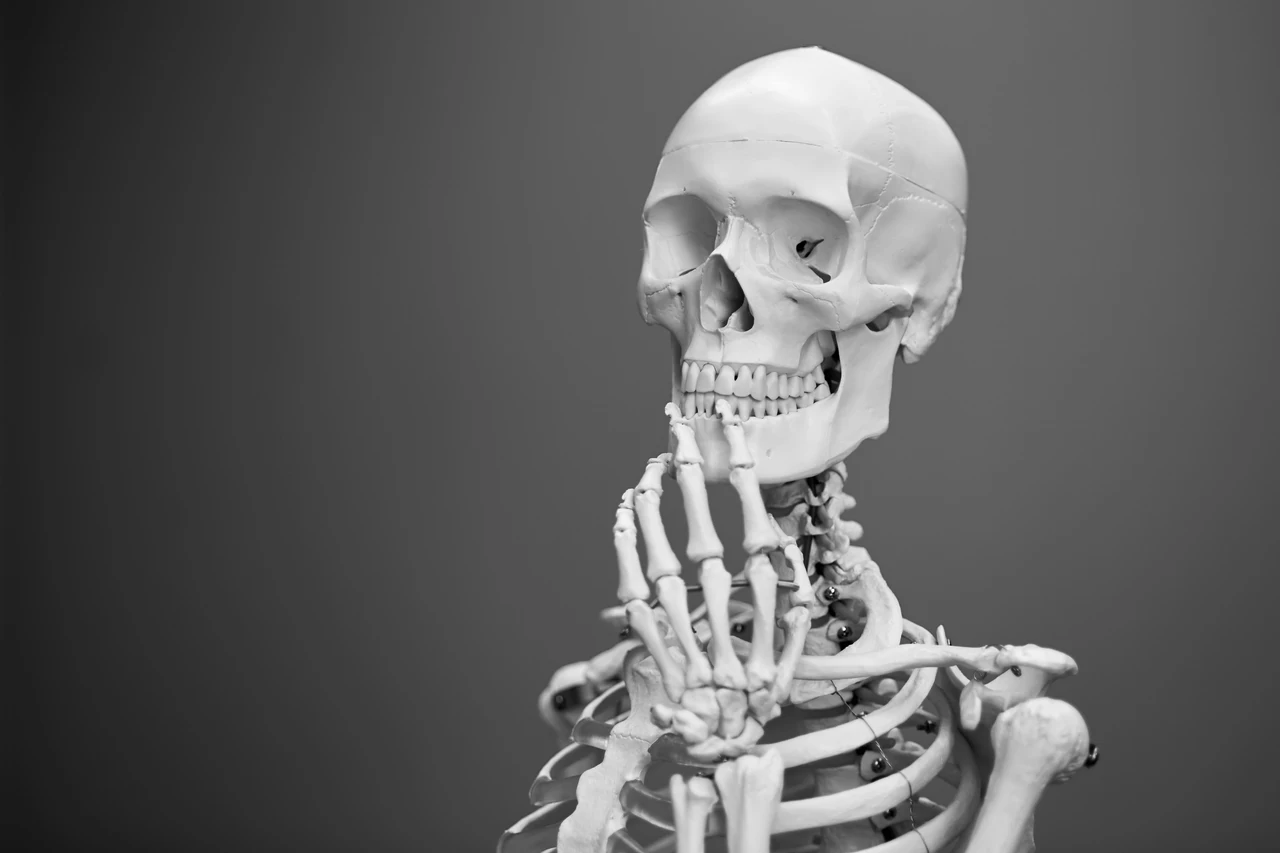 Osteoporosi: quali sono le gocce utilizzate e come funzionano i trattamenti liquidi per la salute delle ossa?