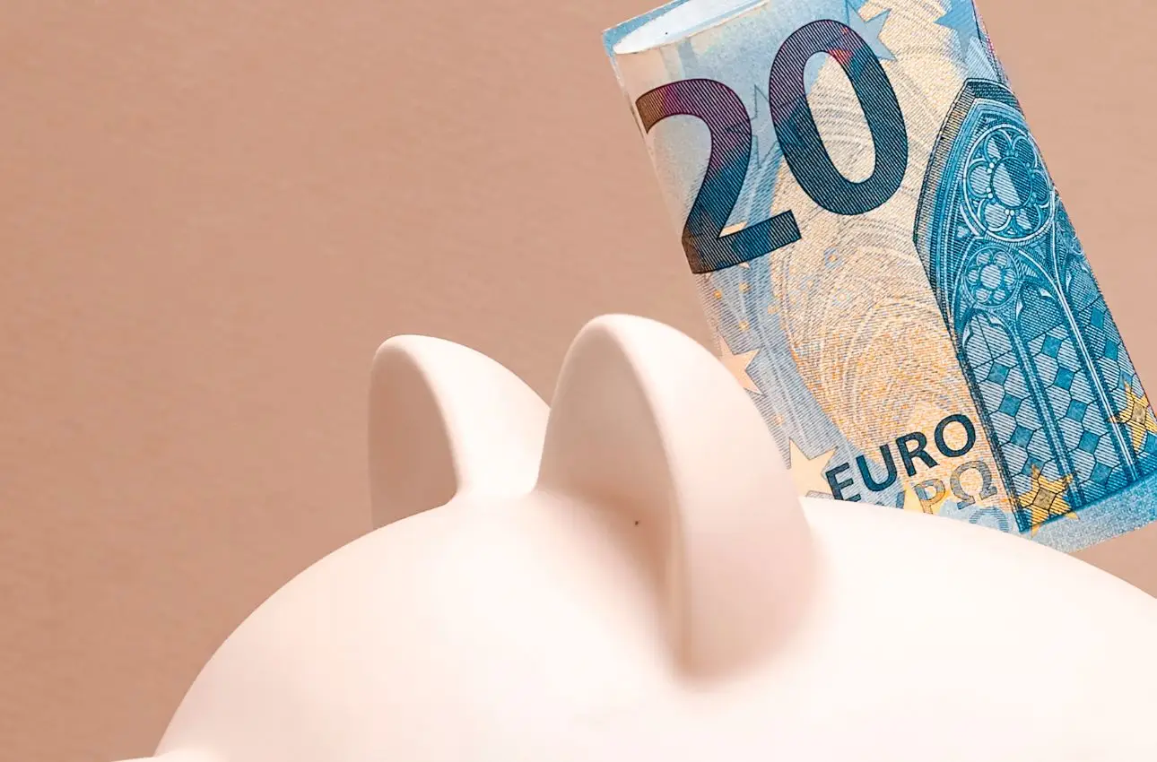 Come calcolare quanto dovresti risparmiare ogni mese per realizzare i tuoi obiettivi finanziari