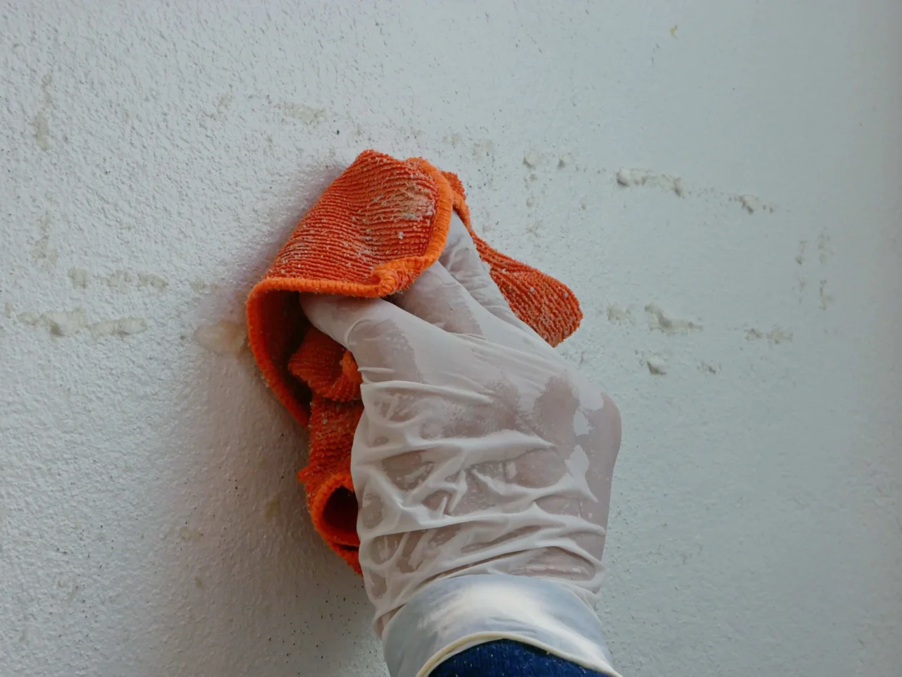 Pareti di casa sanificate senza fatica: la soluzione casalinga che funziona subito