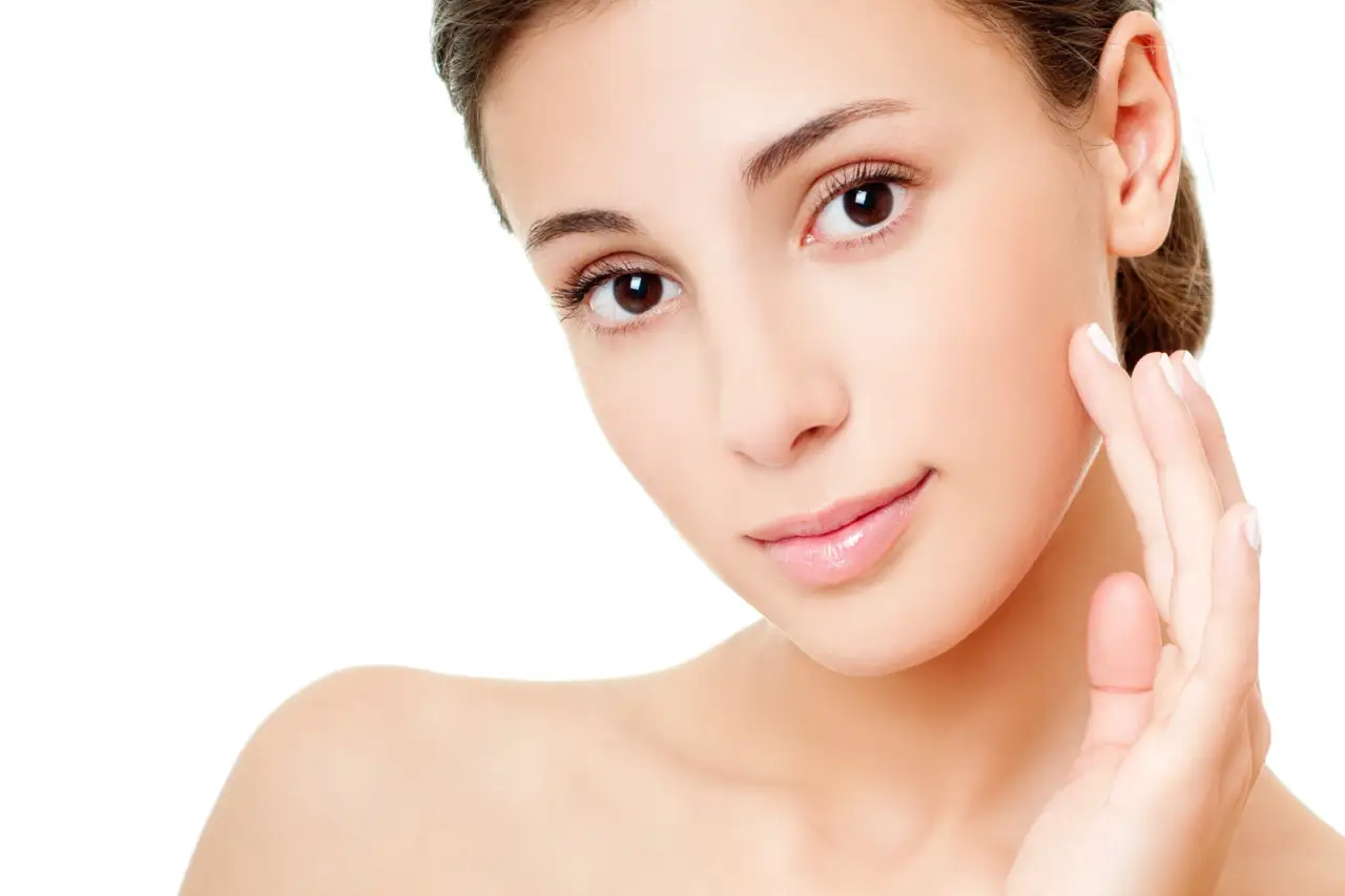 Il trucco per una pelle luminosa: cosa usare al posto dell’olio abbronzante