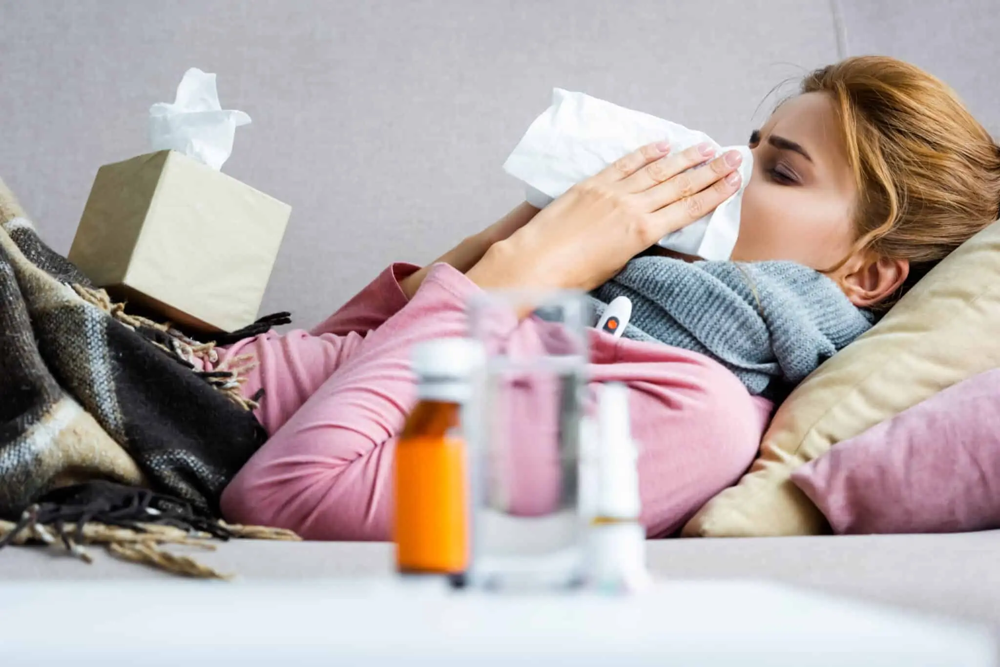 Come riconoscere il momento in cui inizia una reazione allergica: i sintomi da controllare