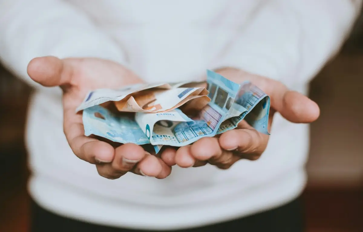 Quanto avere sul conto per vivere di rendita: ecco la cifra sorprendente