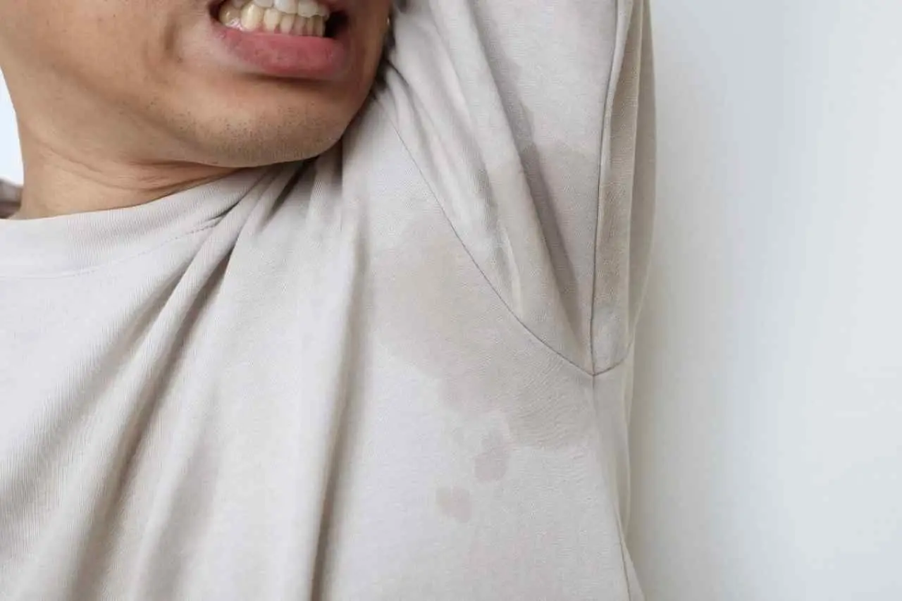 Allerta caldo notturno: cosa mettere sul letto per non sudare?
