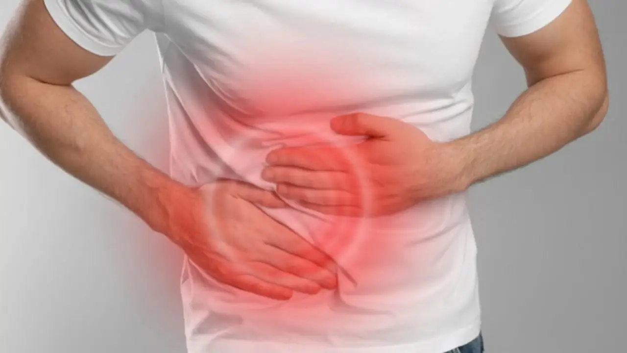 Dolore addominale improvviso e persistente? Attenzione a questo sintomo di allarme del pancreas