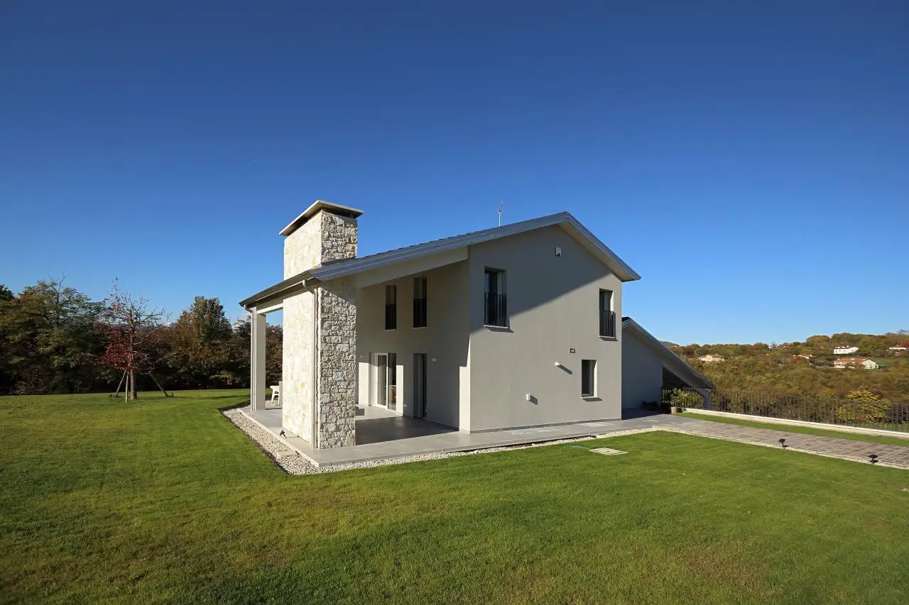 Casa data ai figli o ai genitori in comodato d’uso? Ecco chi deve pagare l’IMU e quando si è esenti