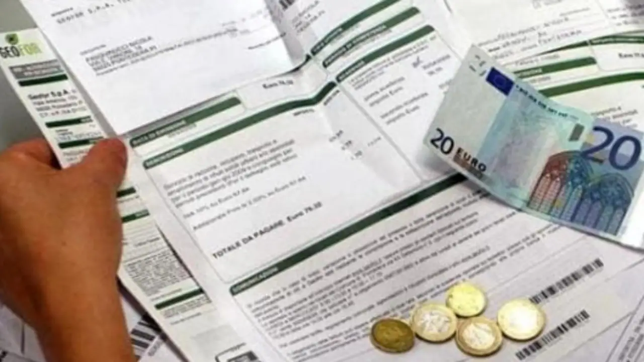 La verità sui centri di assistenza bollette: ecco quanto guadagnano davvero sui tuoi contratti