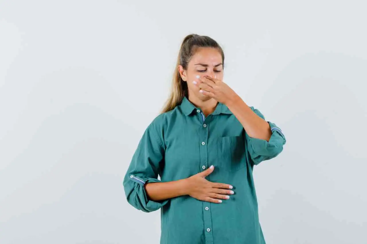 Il metodo naturale per disinfettare la bocca e prevenire l’alito cattivo