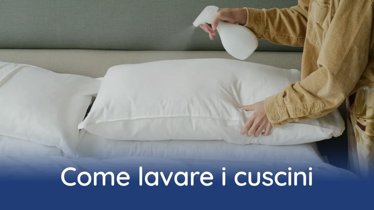 Il trucco per pulire e igienizzare i cuscini senza usare la lavatrice: torna bianchi subito