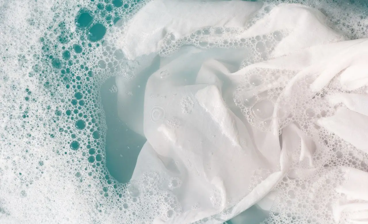 Attenzione! Non lavare mai questi tessuti in acqua calda